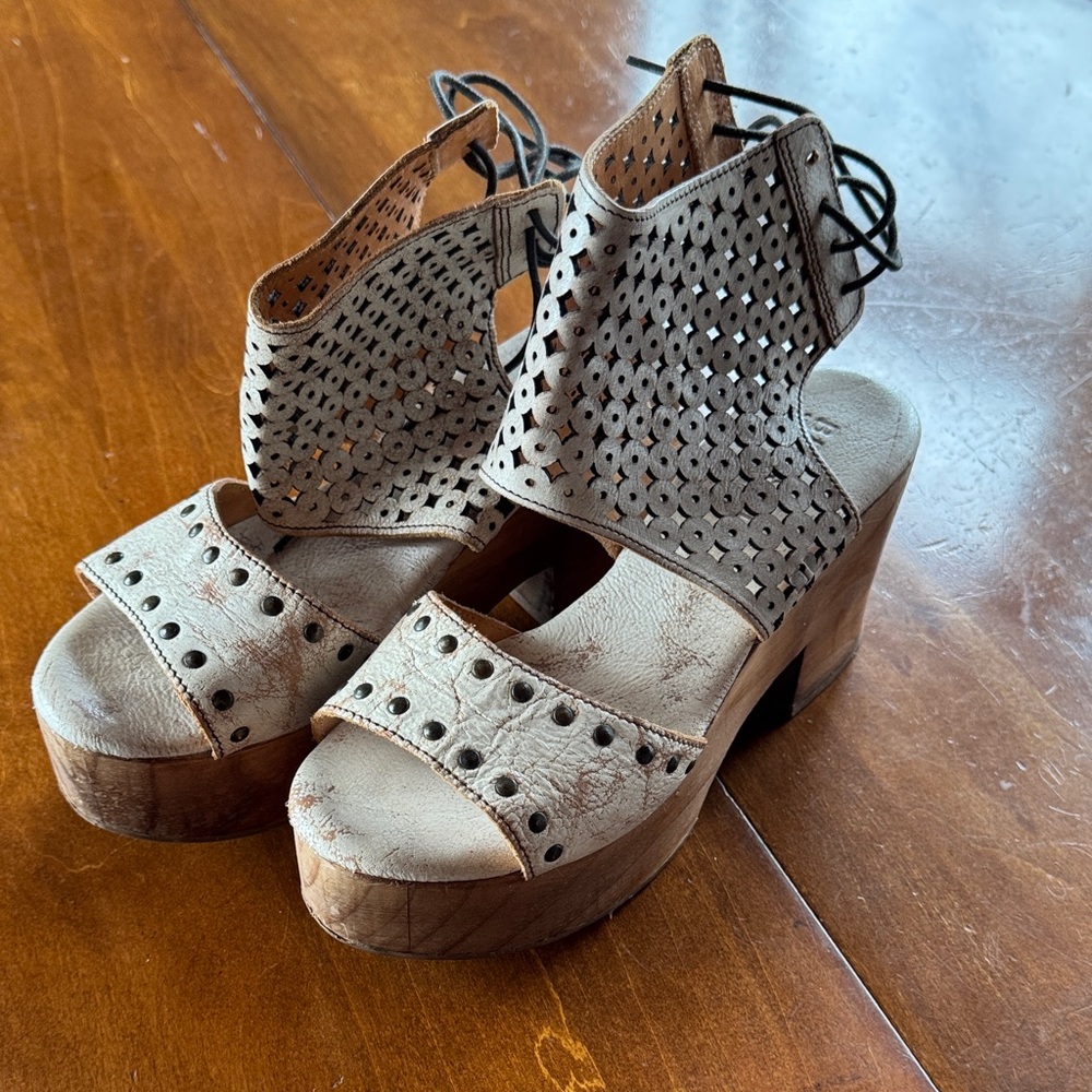 Bed Stu Taupe Cutout Lace-Up Platform Sandals
